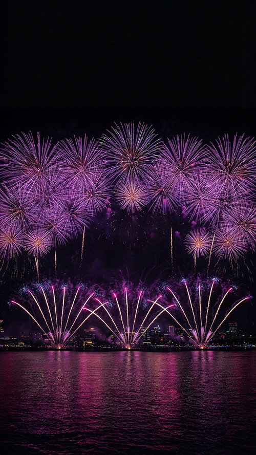 無料でおしゃれな年賀状デザイン:夜空に打ち上げられる花火とそれが反射する水面|がりどろ年賀状2026